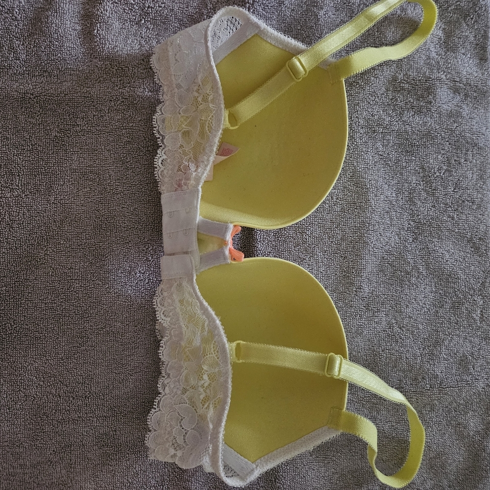EUC VICTORIA SECRET BRA - Picture 5 of 5